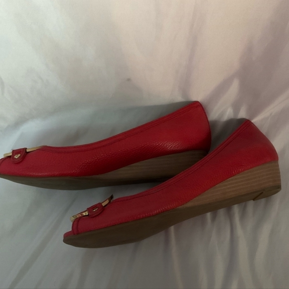 Looking for these Tory Burch Leticia Wedge - Picture 3 of 3